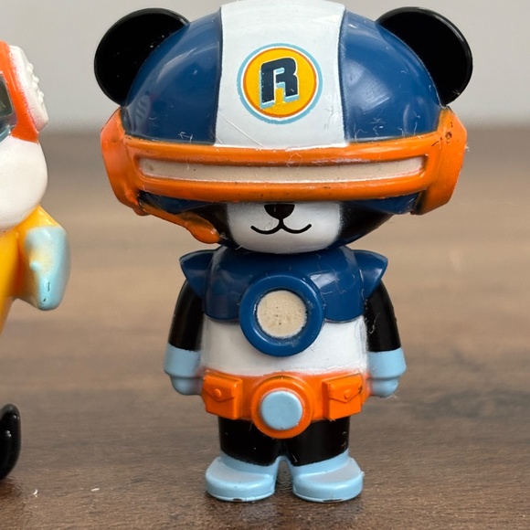 Lot 4 RYAN'S WORLD toy figures GALAXY EXPLORERS Alien, Penguin, Shark, Bear - Picture 8 of 10